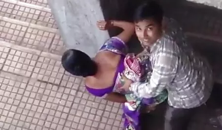 दो सेक्सी पिक्चर वीडियो में दिखाएं सेक्सी लड़कियाँ सोफे पर चुदाई कर रही हैं