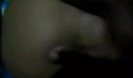 गोरा ने स्तनों के बीच एक सदस्य को हस्तमैथुन सेक्सी फिल्म दिखाइए वीडियो में किया और खुद को पीछे से चोदने के लिए दिया