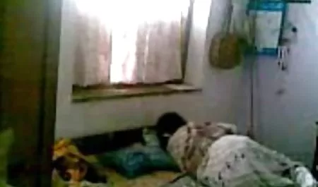 डार्क बोल्ट एक मोटी काली औरत को हथौड़े मद्रासी सेक्सी पिक्चर मद्रासी से मारता है