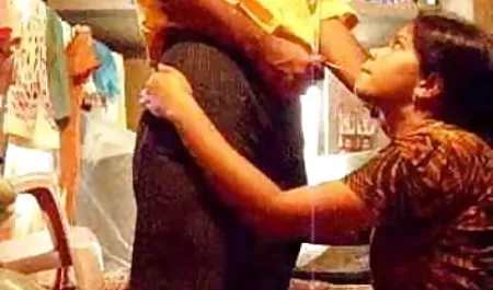 उसने अपनी पैंटी को पीछे किया और हिंदी सेक्सी फिल्म हिंदी अपनी जीभ को खोद लिया