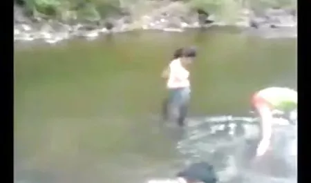 खिलौने सेक्सी फिल्म बताओ वीडियो योनि से मरोड़ते हुए