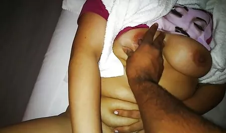 त्रिगुट ने एक बॉलीवुड सेक्सी हिंदी मूवी कार्यालय में एक व्यापार महिला को गड़बड़ कर दिया