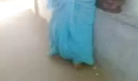 सेक्सी लड़की हिंदी हिंदी फिल्म सेक्सी अपना रस दिखाती है