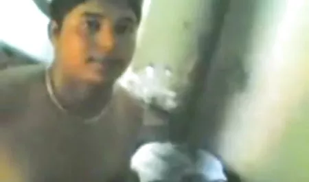 दो टहनियाँ और एक भोजपुरी सेक्सी फिल्म हिंदी मै बड़ा आदमी