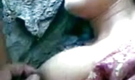 गुदा चूसता है और अपनी जीभ हिंदी में सेक्सी फिल्म वीडियो को चाटता है