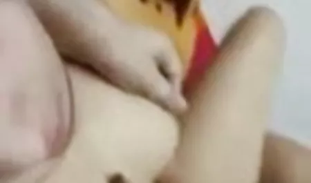 नायलॉन के एक सेक्सी फिल्म वीडियो दो प्रेमी ने एक कामुक शो का मंचन किया
