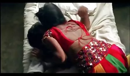 जापानी महिला एक हाहल के आने से पहले खुद हिंदी सेक्सी फिल्म गर्ल को वाइब्रेटर बनाने के लिए तैयार करती है